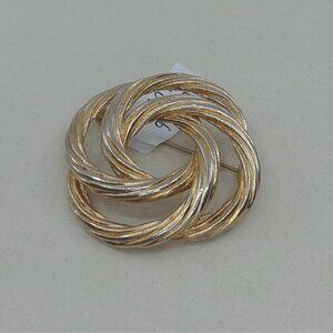Vintage Monet Textured Knot Brooch – Gold-Tone, 1.5”